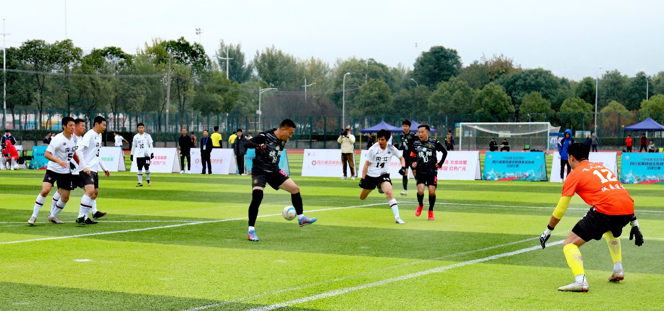 四川省第四届全民健身运动会足球比赛在广元顺利开赛