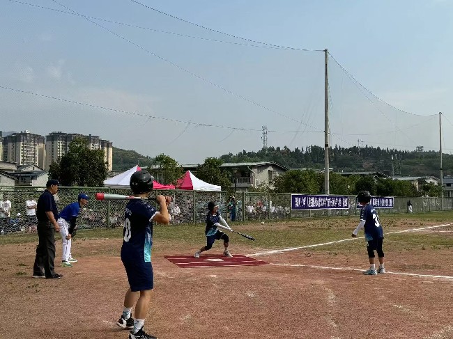 “奔跑吧·少年”儿童主题健身活动暨2024年广元市第一届青少年（学生）棒球比赛开赛